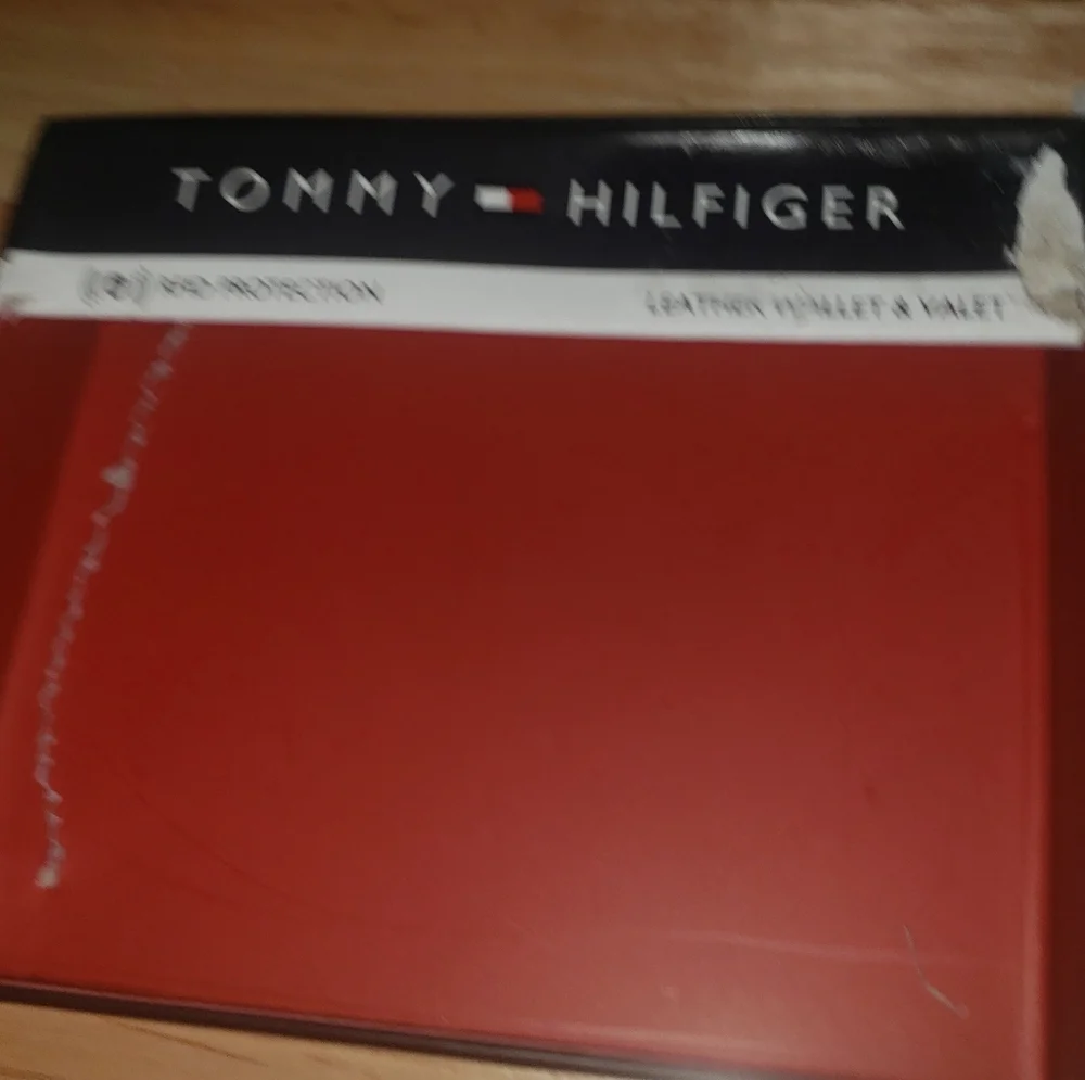 Tommy Hilfiger Tan Leather Wallet with Signature Stripe & Bonus Valet NIB
